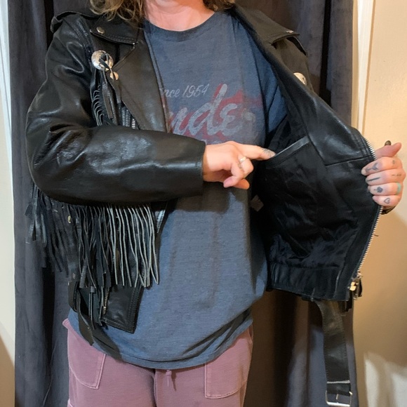 Vintage leather jacket with fringe - Picture 6 of 10